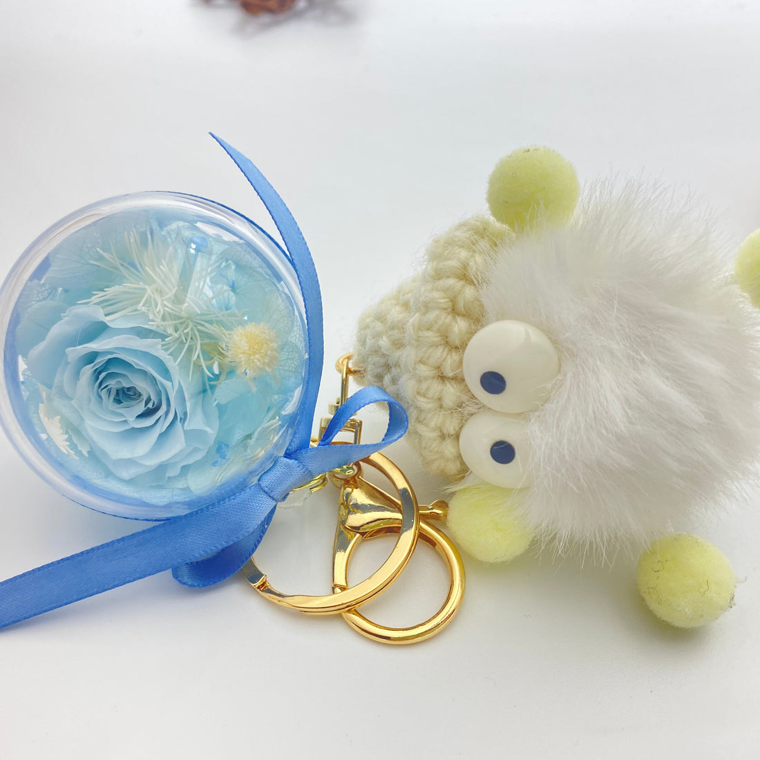 「可愛いフラワーキーホルダー 母の日にぴったり」